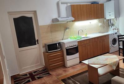 Apartament cu 3 camere decomandat în Central - 1