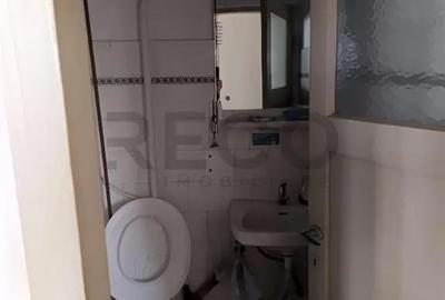 Casă cu 11 camere cu Teren 339 Mp în Central - 2