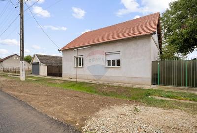 Casa si teren 2173 mp de vanzare in Tipar , la 12km de Chisineu Cris - 2