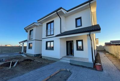 Duplex cu 4 camere cu Teren 365 Mp în Moșnița Veche