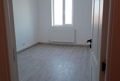 Apartament cu 2 camere decomandat în 1 Mai - 3