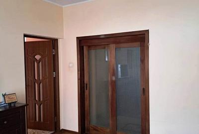 Casă cu 4 camere în Central - 1