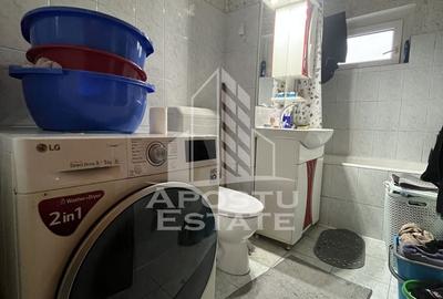 Apartament cu 3 camere,2 bai, etajul 1,centrala proprie,zona Girocului - 9