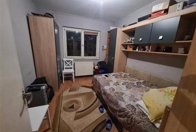 Apartament cu 4 camere semidecomandat în Gemenii - 2