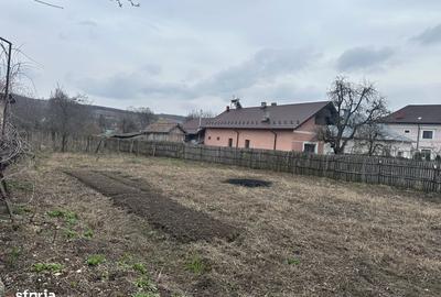 Teren de 1304 mp, în Bradu - 2