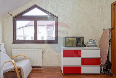 Casă cu 4 camere cu Teren 443 Mp în Tractorul - 21