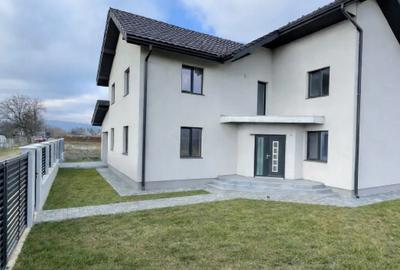 Casă cu 5 camere cu Teren 700 Mp în Gilău - 1