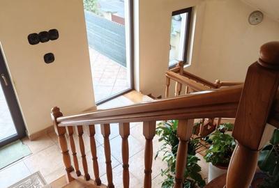 Casă individuală cu 10 camere cu Canalizare în Central - 2