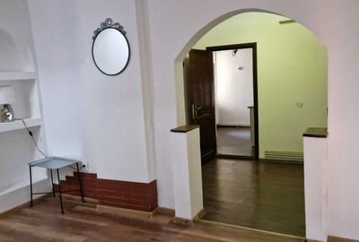 Apartament cu 3 camere semidecomandat în Central - 5