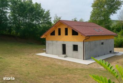 Casă cu 4 camere cu Teren 1705 Mp în Iedera - 2