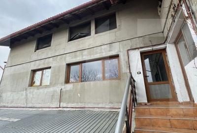 Casă cu 4 camere cu Teren 950 Mp în Central