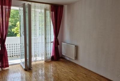 Apartament cu 4 camere semidecomandat în Titan