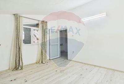 Casa cu 8 camere si 300mp curte, de inchiriat in zona Bd. Gloriei - 24