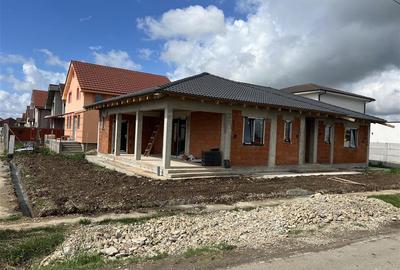 Casă cu 4 camere cu Teren 437 Mp în Sântandrei