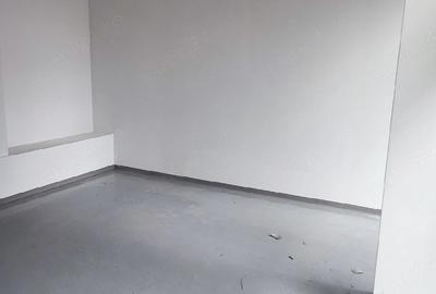 Spațiu comercial, de 24 mp, în Central - 4