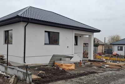 Casă individuală cu 3 camere cu Canalizare în Lumina - 9