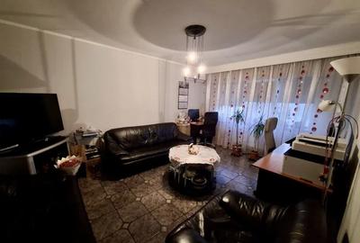 Apartament cu 3 camere decomandat, mobilat în Faleza Nord