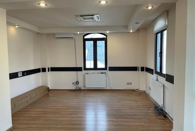 Birou, de 275 mp, în P-ța Victoriei - 3