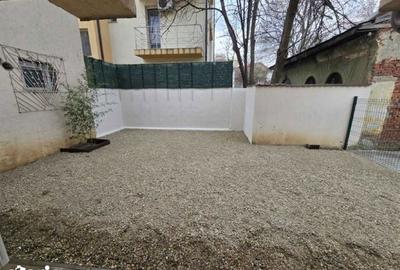 Apartament cu 2 camere, mobilat în Tei