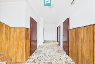 Casă individuală cu 12 camere cu Canalizare în Băile 1 Mai - 2