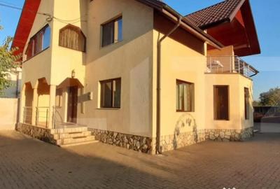 Casă cu 4 camere cu Teren 1200 Mp în Ițcani - 1