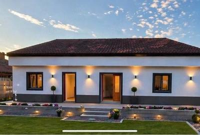 Casă cu Teren 300 Mp în Central - 1