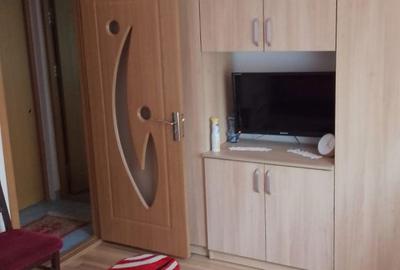 Apartament cu 2 camere semidecomandat în Micro 3 - 4