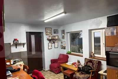 Casa in Iratosu cu teren, apa curenta, centrala termica , - 6