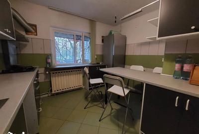 Apartament cu 3 camere decomandat, mobilat în 13 Septembrie - 2