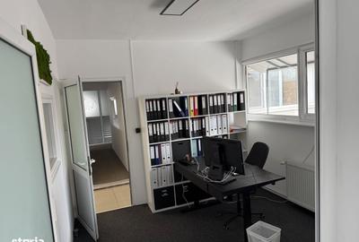 Spațiu comercial, de 200 mp, în Central - 4