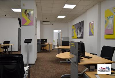 Spațiu comercial, de 107 mp, în Central - 8