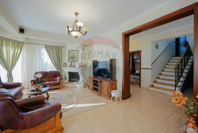 De vanzare vila cu 7 camere, drum privat, in zona de Dealuri De vanzare vila cu 7 camere, drum privat, in zona de Dealuri - 2