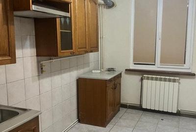 Apartament  Central ,3 camere, 72mp ,etaj  intermediar, zona SIRET