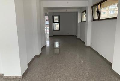 Spațiu comercial, de 500 mp, în Central - 7