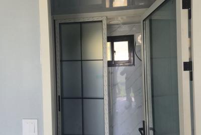 Casă cu 2 camere cu Teren 450 Mp în Tomești