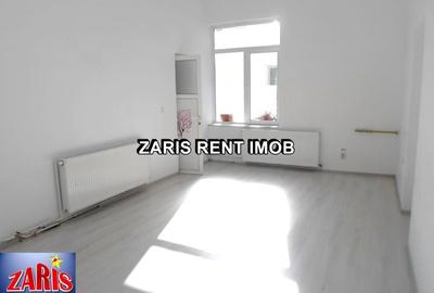 Casă individuală cu 4 camere cu Canalizare în Central - 2
