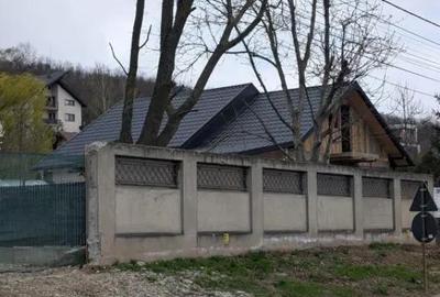 Casă cu 3 camere cu Teren 350 Mp în Central