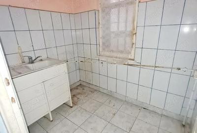 Apartament cu 4 camere nedecomandat în Hipodrom