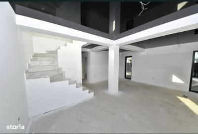 Casă cu 4 camere în Vânători - 1