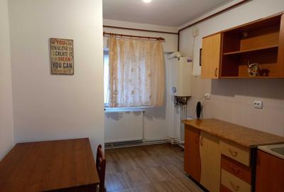 Apartament cu 2 camere semidecomandat în Fetești-Gară