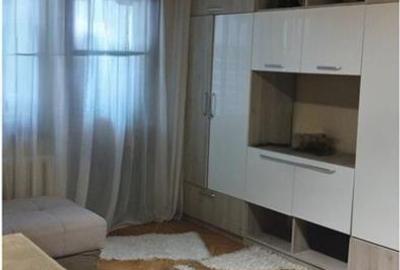 Apartament cu 3 camere semidecomandat în Lipovei