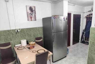 Apartament cu 3 camere decomandat, mobilat în Tomis Nord