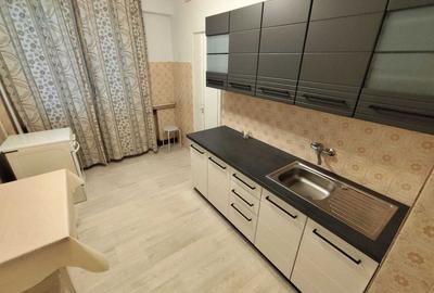Apartament cu 3 camere decomandat, mobilat în Central