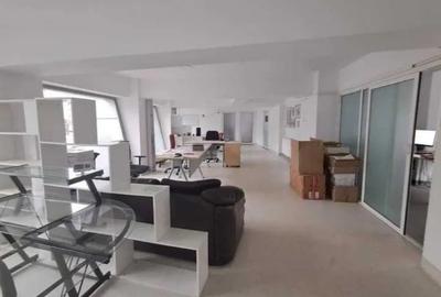 Spațiu comercial, de 180 mp, în Central