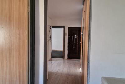 Navodari( Sud, Str Rândunelelor)- 2 camere decomandate, etaj 3/4, liber - 19