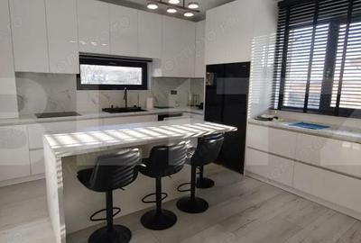 Casă cu Teren 340 Mp în Central - 9