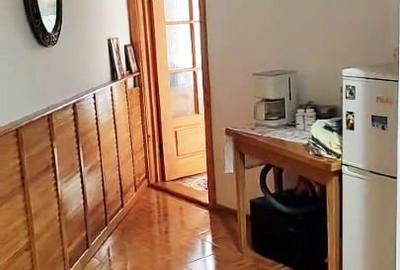 Apartament o camera de vanzare-luminos functional,partial mobilat - 2