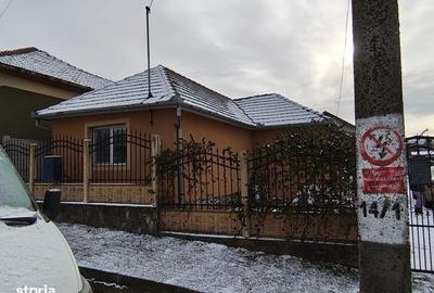 Casă cu 4 camere cu Teren 135 Mp în Central