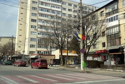 Apartament cu 3 camere decomandat în Micro 6 - 1