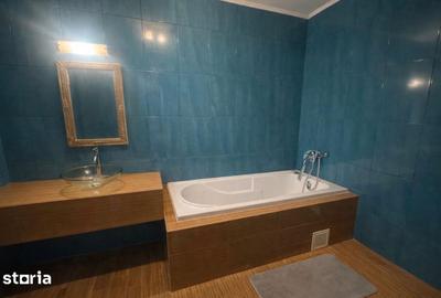 Casă cu 7 camere cu Teren 260 Mp în Central - 3